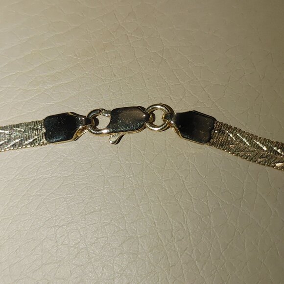 Vintage Gold Tone Diamond Cut Herringbone Necklace Lobster Clasp 16 inches - Picture 7 of 10